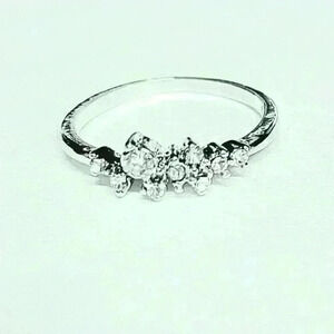 NWOT Fabulous Silver Ring Size 7